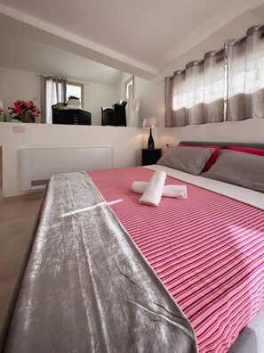 3 bedrooms, travel cot, free WiFi, bed sheets