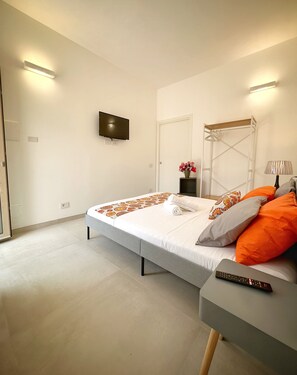 3 bedrooms, travel crib, free WiFi, bed sheets