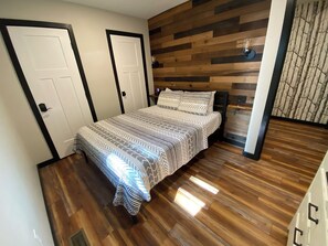 3 bedrooms, free WiFi, bed sheets, wheelchair access