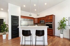 Fridge, microwave, oven, stovetop - Knoxville Charm Cottage: 5.2 miles to Market Square (Knoxville)