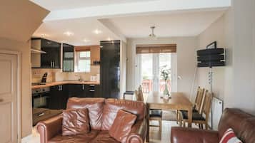 Cottage | Living area | Fireplace