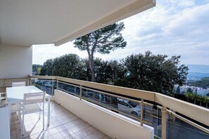 Outdoor dining - Studio with sea and pool view (Mougins)
