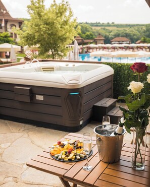 Premium Apartment, Pool View