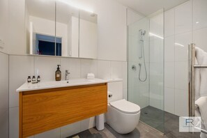 Hair dryer, towels - Exec Garden View Apartment| by Furnished Rentals (Auckland)