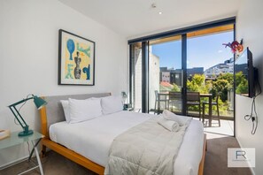 2 bedrooms, iron/ironing board, WiFi, bed sheets - Exec Garden View Apartment| by Furnished Rentals (Auckland)