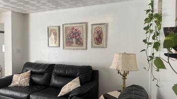 Una Smart TV, libros