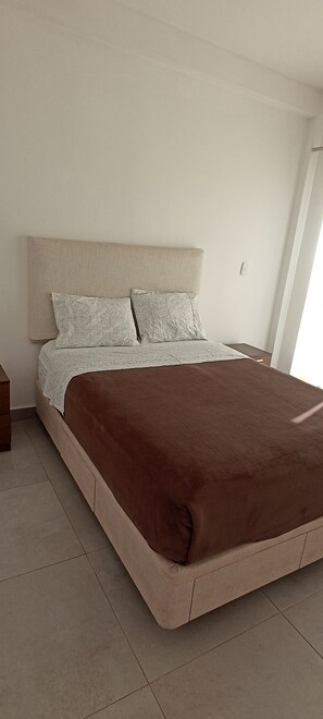 5 bedrooms, WiFi, bed sheets