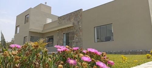 Casa de Campo con Piscina, parrilla y areas verdes,  totalmente equipado