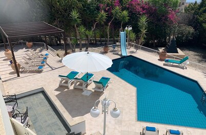Spacious & Private 6 bed villa close to Peyia - 5bed villa + 1bed granny annex