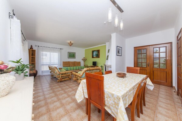 Studio | 1 bedroom - P 03 - Bedroom 3 in Meia-praia Seaview Guesthouse (Lagos)