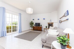 1 bedroom - Q 02 - Bedroom 2 in Casa do Topo Guesthouse (Lagos)