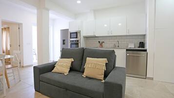 ์ํํธ | 2 ๊ฐ์ ์นจ์ค