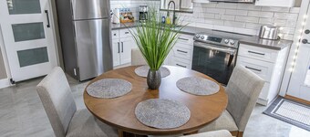 2-bedroom Home-casita , private backyard with grill, putting green,cornhole