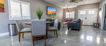 Charming 2-bedroom casita, private backyard with grill, putting green,cornhole