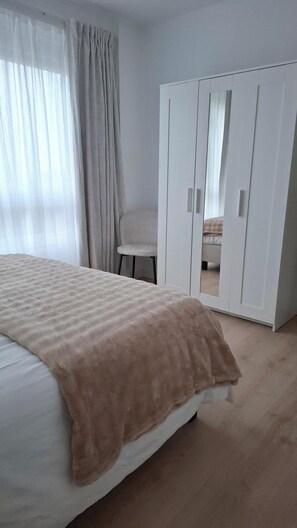 1 slaapkamer, een strijkplank/strijkijzer, wifi, beddengoed