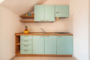 冷蔵庫、コンロ