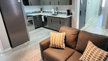 Smart TV, fireplace, stereo