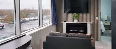 Smart TV, fireplace, stereo