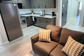 Smart TV, fireplace, stereo