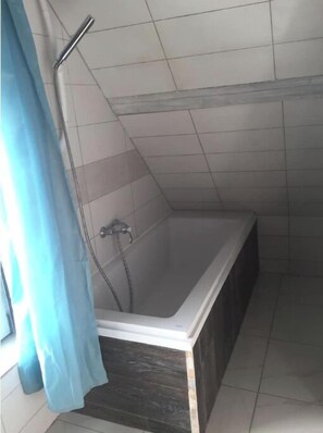 Towels, soap, toilet paper - Quiet, fully-equipped house with garden (Maing)