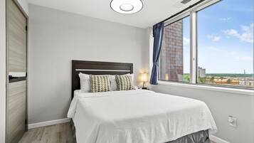 1 habitación, tabla de planchar con plancha, wifi gratis y ropa de cama