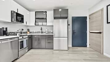 Fridge, microwave, stovetop, dishwasher