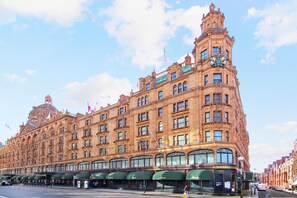 A large, ornate hotel with multiple stories, large windows, and a prominent corner tower. - Knightsbridge Beauchamp Exclusive I 45bp (London)