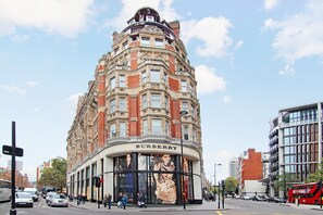 A corner building with a large storefront labeled "BURBERRY". - Knightsbridge Beauchamp Exclusive I 45bp (London)