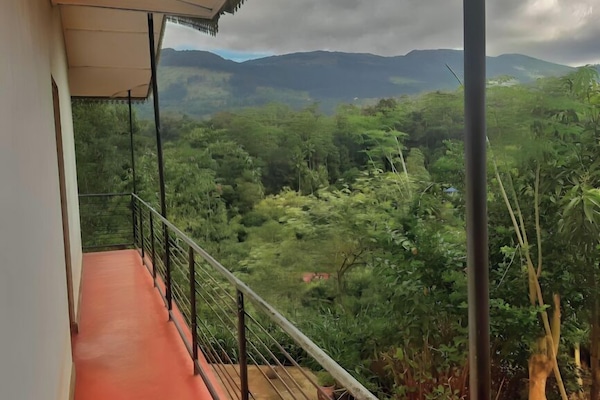 Basic-Apartment, Balkon, Bergblick | Terrasse/Patio