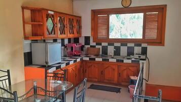 Basic Apartment, Balcony, Mountain View | Private kitchen