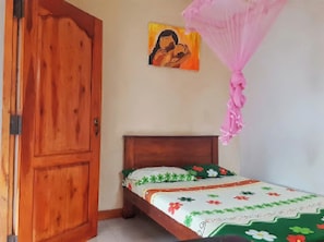 Basic-Apartment, Balkon, Bergblick | Bügeleisen/Bügelbrett, kostenloses WLAN, Bettwäsche