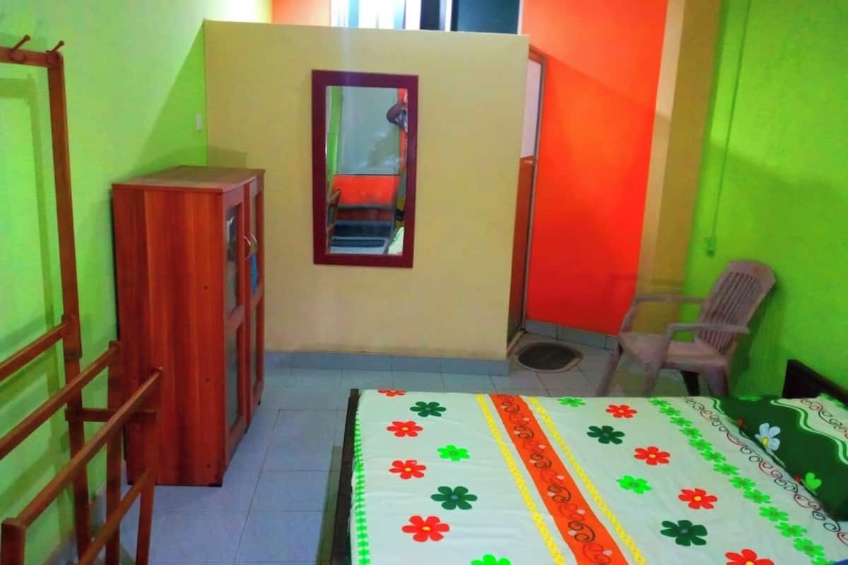 Basic Cabin | 2 bedrooms, iron/ironing board, free WiFi, bed sheets