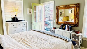 A bedroom with a bed, dresser, and a large mirror. - Cozy 2-bedroom Townhome with free parking in charming Downtown Chattanooga (Chattanooga)