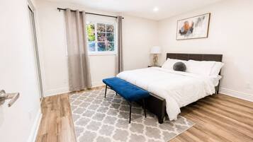 3 habitaciones, escritorio, tabla de planchar con plancha y wifi gratis