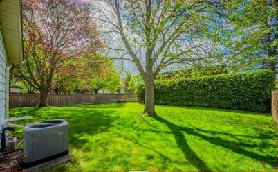 Spacious 3BR Home in Waterloo,Free Parking,Private Backyard,Family&Pets Friendly