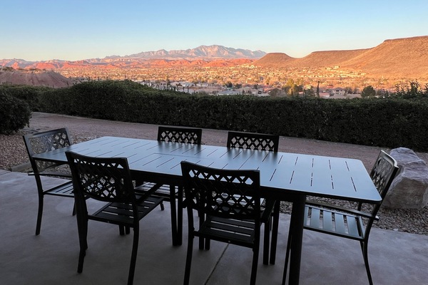 屋外ダイニングエリア