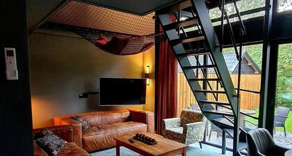 Charming 3-bedroom house in enchanting Ternaard with WiFi, AC "Us Eigen Honk"