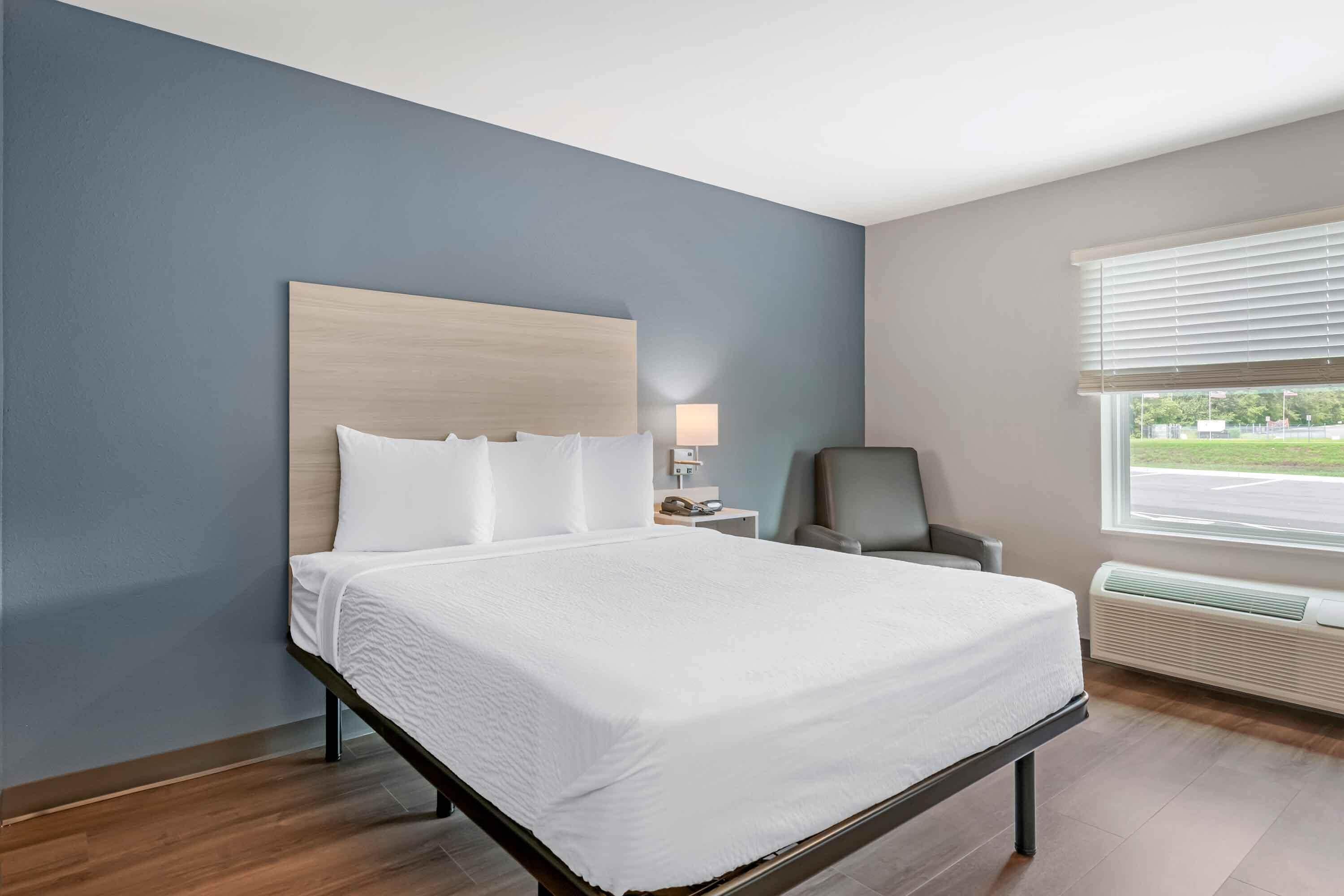 Desk, laptop workspace, free WiFi, bed sheets