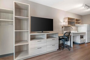 Desk, laptop workspace, free WiFi, bed sheets - Extended Stay America Select Suites - Wildwood - The Villages (Wildwood)