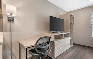 Standard Studio, 1 Queen Bed (Refrigerator & Microwave) | Desk, laptop workspace, free WiFi, bed sheets