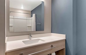 Combined shower/bathtub, hair dryer, towels, soap