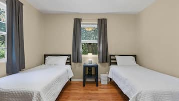 3 bedrooms, iron/ironing board, travel crib, free WiFi