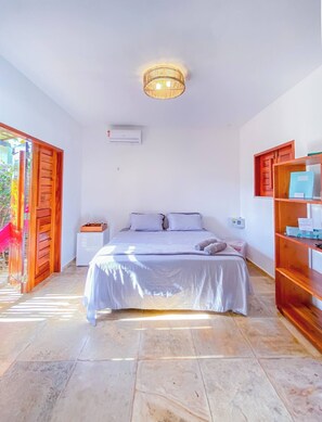 1 bedroom, in-room safe, free WiFi, bed sheets - Spacious bungalow with private balcony (Guajiru Trairi)