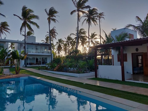 Charming and spacious bungalow with lots of privacy - in an exclusive condo.