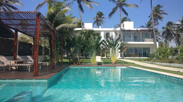 Pool - Modern beach villa apartment on terrace. (Guajiru Trairi)