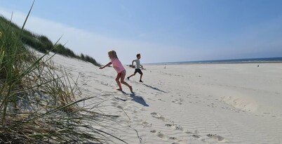 Entire house with a big kitchen and 2 bedrooms "Blomsteech"