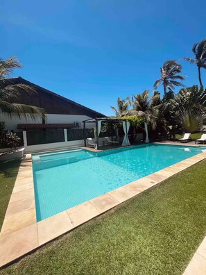Pool - Modern and spacious apartment with sea view - in exclusive condo. (Guajiru Trairi)