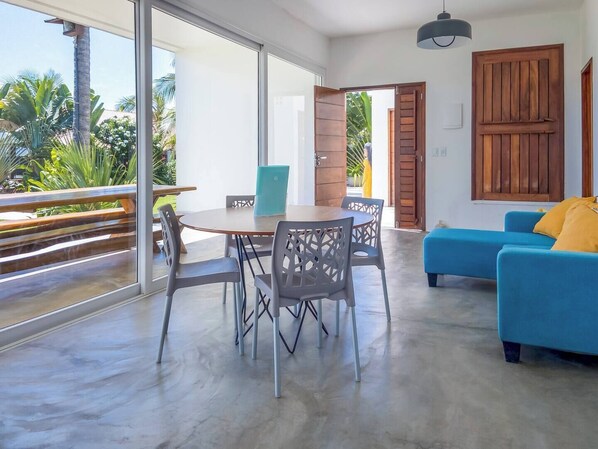 Interior - Spacious modern apartment - adjacent to garden - in small-scale exclusive condo. (Guajiru Trairi)