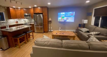 Rustic retreat with modern conveniences and great view