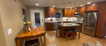 Rustic retreat with modern conveniences and great view